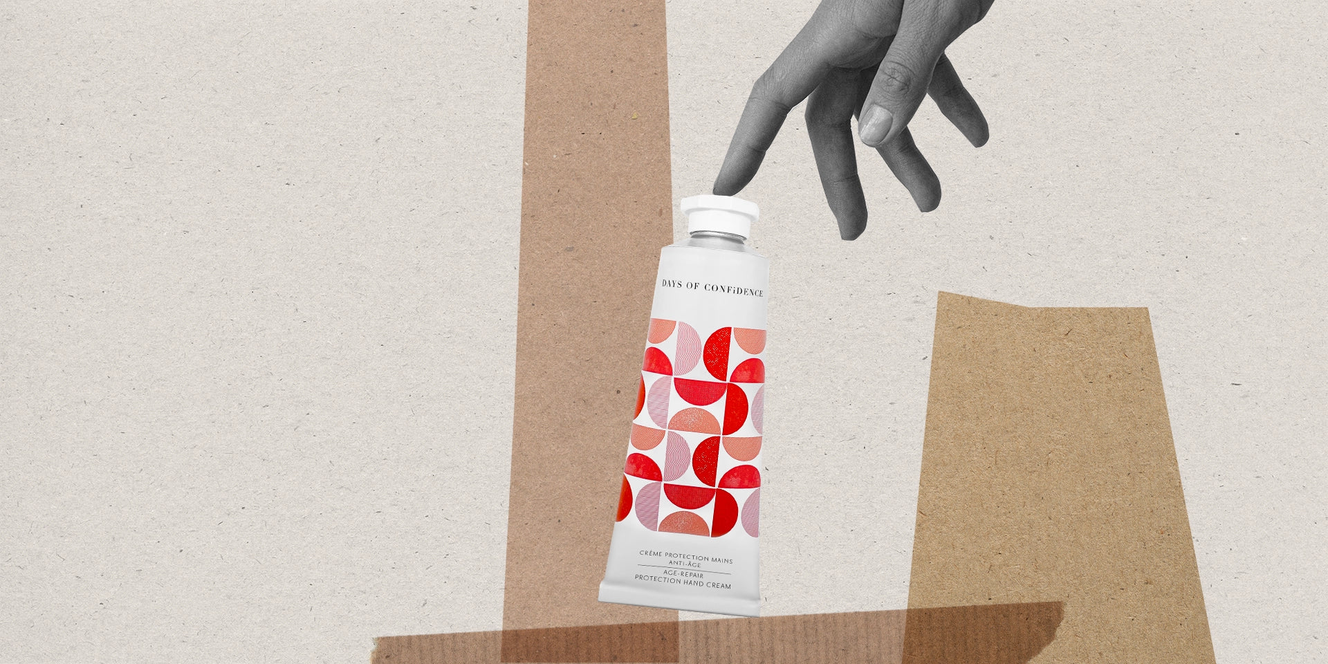 Collage crème protection mains anti-âge mains noir et blanc joue avec le tube de crème sur fond texturé papiers format mobile